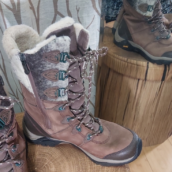 Ahnu Winter Boots With Vibram Sparkle Soles And Thinsulate 400 Gram Insulation - Picture 3 of 10